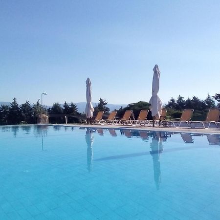 Petrinos Lofos Hotel Mandra  Ngoại thất bức ảnh