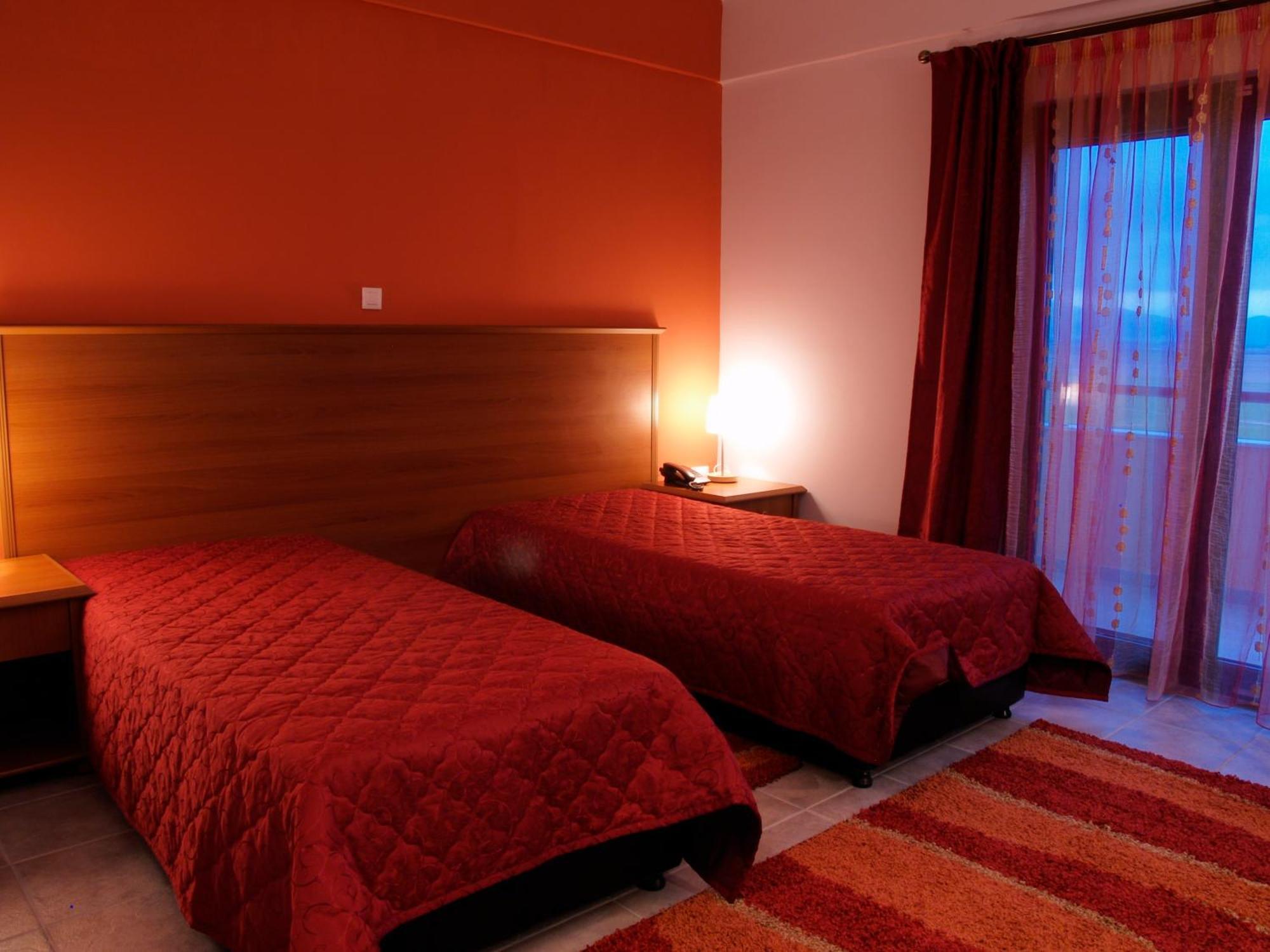 Petrinos Lofos Hotel Mandra  Ngoại thất bức ảnh
