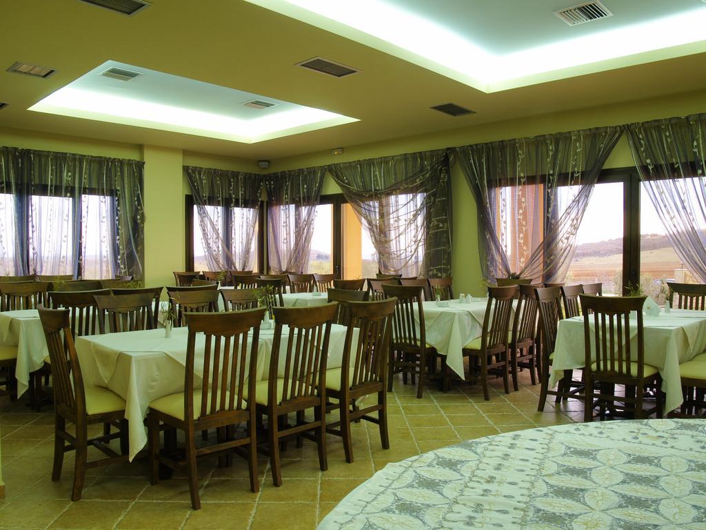 Petrinos Lofos Hotel Mandra  Ngoại thất bức ảnh