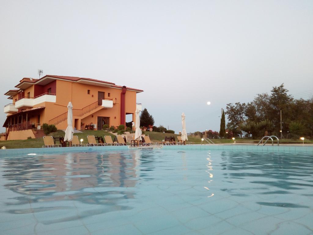 Petrinos Lofos Hotel Mandra  Ngoại thất bức ảnh